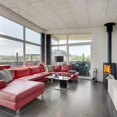 Synthia - 300m From The Sea By Interhome Nyaraló