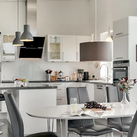 Synthia - 300m From The Sea By Interhome *