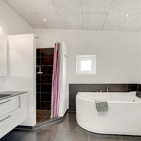 Synthia - 300m From The Sea By Interhome Feriehus